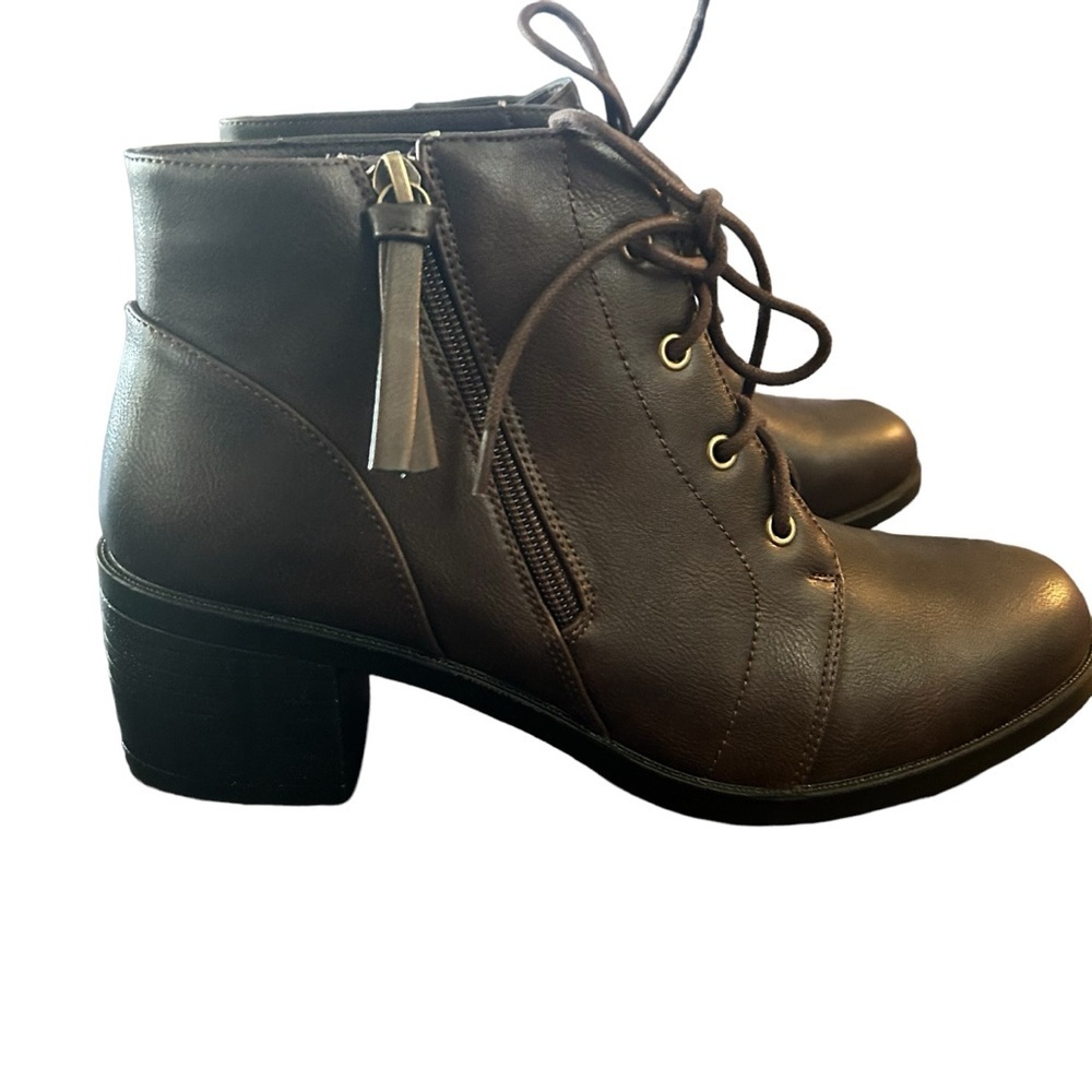 Easy Street Becker Bootie Size 10